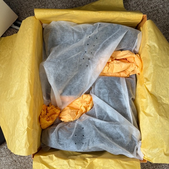 Tod's logo-plaque leather ankle boots size 8.5 - Like New - Picture 9 of 11